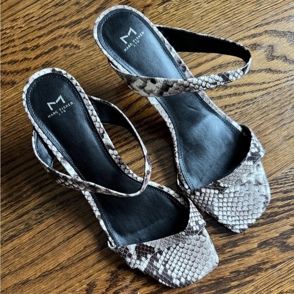 Marc Fisher Snakeskin Kitten Heel Sandals Open Toe Shoes Resortwear 9.5 - Picture 6 of 6